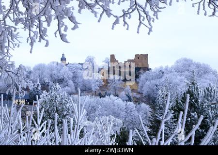 Das Schloss Frauenstein in Frauenstein im Winter, Erzgebirge, Sachsen, Deutschland Stockfoto