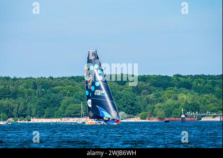 Kiel, Deutschland, 09. Juni 2023, die Ocean Race 2023 eine IMOCA Rennyacht in der Kieler Innenförde *** Kiel, Deutschland, 09. Juni 2023, die Ocean Race 2023 eine IMOCA Rennyacht im Kieler Innenförde Stockfoto