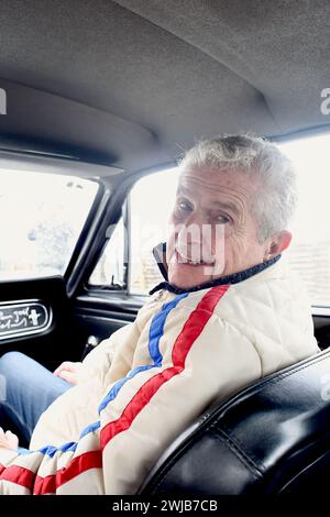 Exklusiv – Regisseur Claude Lelouch posiert während einer Porträtsitzung an Bord des Ford Mustang 184 aus seinem Film UN Homme et Une Femme in Deauville, Frankreich am 9. Februar 2024. Claude Lelouch feierte den 100. Jahrestag der Deauville Boardwalk und Valentinstag. Foto: Franck Castel/ABACAPRESS.COM Stockfoto