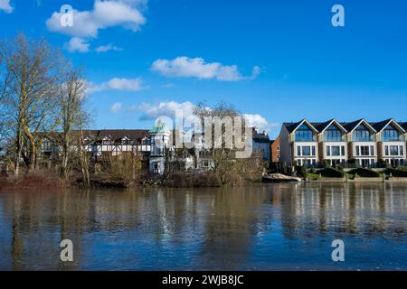 Taplow Riverside, Luxusimmobilien, Themse, Buckinghamshire, England, GROSSBRITANNIEN, GB. Stockfoto