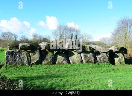 Mougau Bihan ein späteres neolithisches Passage Tomb, Allee Courverte, 3.000 v. Chr., in der Nähe des Dorfes Commana, Finistere, Bretagne Bretagne Bretagne, Frankreich Stockfoto