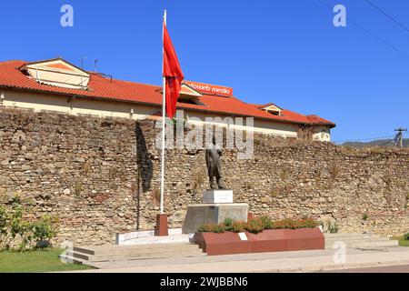 11. September 2023: Elbasan in Albanien: Hektik in den Straßen des Stadtzentrums Stockfoto