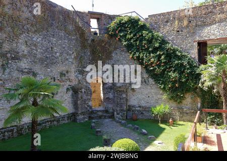 11. September 2023: Elbasan in Albanien: Blick auf die Mauern der Burg Stockfoto