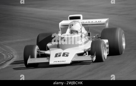 Mark Donohue in einem Penske Racing Penske PC1 beim Watkins Glen F1 Grand Prix 1974 startete auf Platz 14, DNF Stockfoto