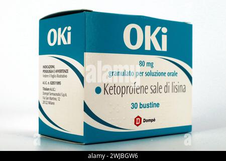 OKI-Medizin mit einer Lösung des Ketoprofen-Lysinsalzes. OKI ist eine Marke der Dompé Farmaceutici S.p.A. in Italien Stockfoto