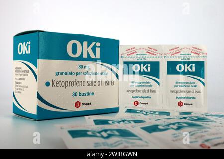OKI-Medizin mit einer Lösung des Ketoprofen-Lysinsalzes. OKI ist eine Marke der Dompé Farmaceutici S.p.A. in Italien Stockfoto