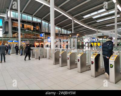 Ticketschalter am Eingang zum Hauptbahnhof Utrecht, Niederlande Stockfoto