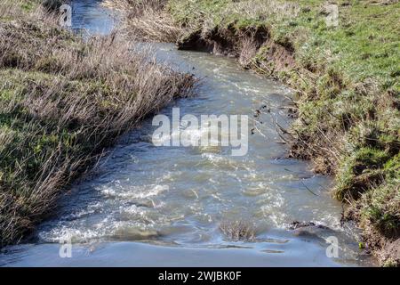 Farmland, Hanging Houghton, Northamptonshire, 12. Februar 2024 Heller Sonnenschein nach Tagen des Regens. Stockfoto