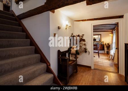 Wickhambrook, Suffolk - Januar 212 2020: Häuschen und Treppen aus dem 17. Jahrhundert Stockfoto