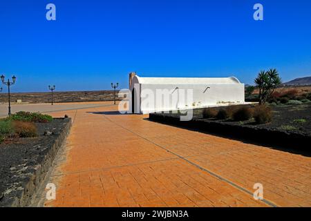 Die hübsche weiße Kirche La Ermita de Nuestra Señora del Buen Viaje in El Cotillo, Fuerteventura, den Kanarischen Inseln, Spanien, Stockfoto