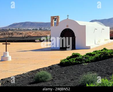 Die hübsche weiße Kirche La Ermita de Nuestra Señora del Buen Viaje in El Cotillo, Fuerteventura, den Kanarischen Inseln, Spanien, Stockfoto