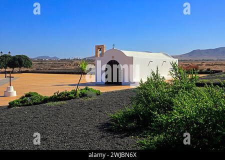 Die hübsche weiße Kirche La Ermita de Nuestra Señora del Buen Viaje in El Cotillo, Fuerteventura, den Kanarischen Inseln, Spanien, Stockfoto