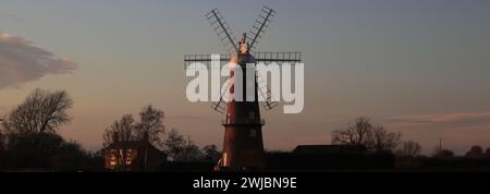 Sonnenuntergang über Sibsey Händler Windmühle, Sibsey Dorf, Grafschaft Lincolnshire, England, UK Stockfoto