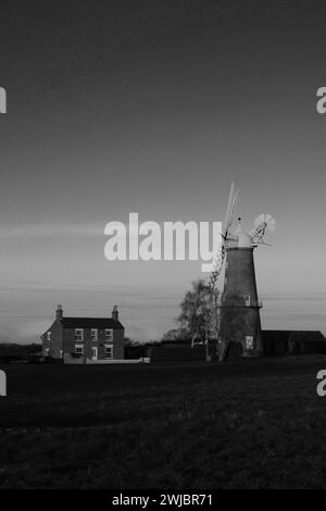 Sonnenuntergang über Sibsey Händler Windmühle, Sibsey Dorf, Grafschaft Lincolnshire, England, UK Stockfoto