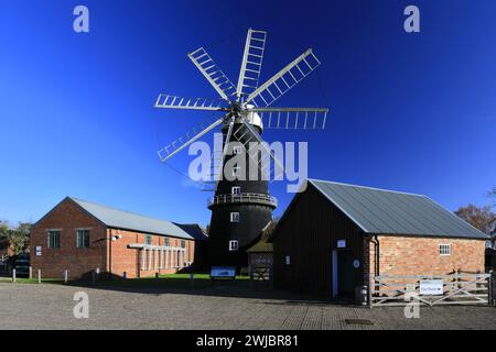 Blick auf die Heckington Windmill, Heckington Village, Lincolnshire; England Heckington Windmill ist die einzige Windmühle mit acht Segeln Stockfoto