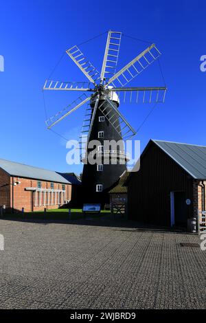 Blick auf die Heckington Windmill, Heckington Village, Lincolnshire; England Heckington Windmill ist die einzige Windmühle mit acht Segeln Stockfoto