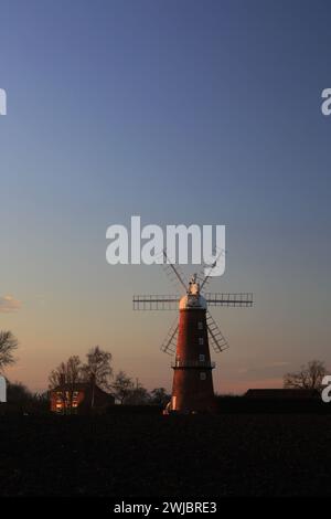 Sonnenuntergang über Sibsey Händler Windmühle, Sibsey Dorf, Grafschaft Lincolnshire, England, UK Stockfoto