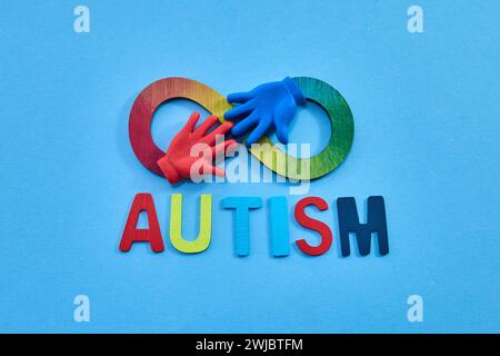 Autistisches Regenbogen8-Unendlichkeitssymbol. Autismus-Awareness-Tag-Symbol. Stockfoto