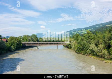 Inn, hölzerne Fußgängerbrücke Innsteg Hall in Tirol Region Hall-Wattens Tirol, Tirol Österreich Stockfoto