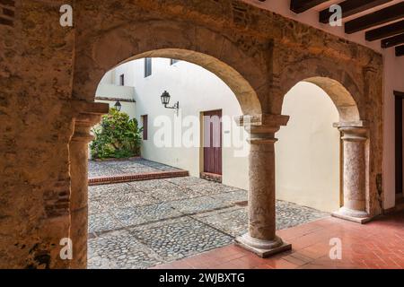 Ehemaliges Haus von Gaspar de Atudillo, ca. 1528 n. Chr., an der Calle Las Damas in der alten Kolonialstadt Santo Domingo, Dominikanische Republik. A UNESCO WORLD H Stockfoto