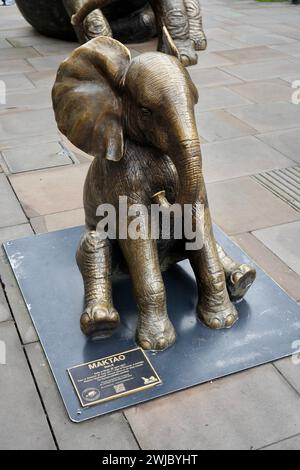 Bronze-Elefantenskulptur „Maktao“ in der Nähe des Spitalfields Markts. Stockfoto