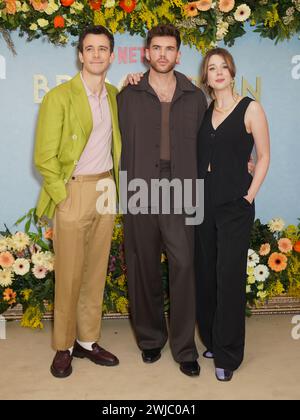 (Von links nach rechts) Luke Thompson, Luke Newton und Claudia Jessie nehmen an einer Vorführung der dritten Serie des Netflix-Dramas Bridgerton in Claridges, Central London, Teil. Bilddatum: Mittwoch, 14. Februar 2024. Stockfoto