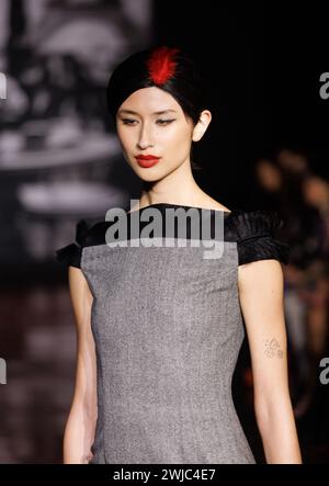 13. Februar 2024, New York, New York, USA: Model spaziert auf der Zang Toi FW '24 Fashion Show in der 1010 Park Avenue in New York. (Credit Image: © Photo Image Press via ZUMA Press Wire) NUR REDAKTIONELLE VERWENDUNG! Nicht für kommerzielle ZWECKE! Stockfoto