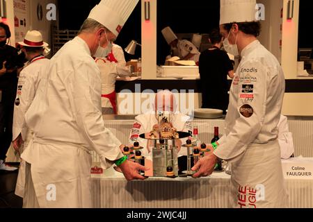 Thierry Marx, emblematischer Doppelsternkoch, leitet die Jury für die „Trophée Jean-Rougié“ in Sarlat im Périgord Noir. Dieser gastronomische Wettbewerb A Stockfoto