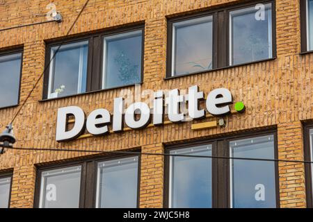 Göteborg, Schweden - 20. september 2019: Logo von Deloitte auf einem Bürogebäude. Stockfoto