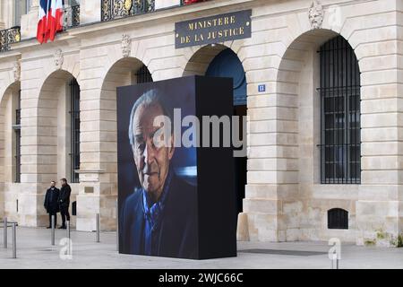 Paris, Frankreich. Februar 2024. © Julien Mattia/Le Pictorium/MAXPPP - Paris 14/02/2024 Julien Mattia/Le Pictorium - 14/02/2024 - France/Ile-de-France/Paris - lors de l'Hommage National A Robert Badinter sur la Place Vendome, A Paris, le 14 Fevrier 2024 - Valeurs ACtuelles out, JDD out, No JDD, no russia, russland out/14/02/2024 - France/Ile-de-France (Region)/Paris - bei der National Tribute to Robert Badinter am Place Vendome, Paris, 14. Februar 2024 Credit: MAXPPP/Alamy Live News Stockfoto