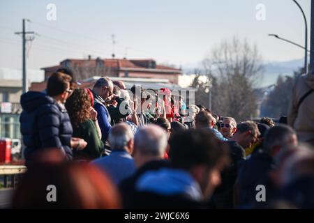 „Tifosi“-Fan der Scuderia Ferrari während des Shakedowns mit dem neuen Ferrari SF-24 für die F1-Saison 2024, 14. Februar 2024 Stockfoto