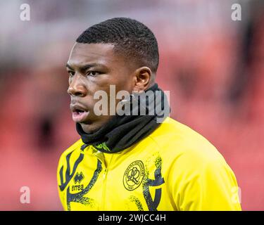 Februar 2024; Bet365 Stadium, Stoke, Staffordshire, England; EFL Championship Football, Stoke City gegen Queens Park Rangers; Sinclair Armstrong von Queens Park Rangers während des warm Up Stockfoto