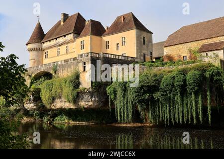 Das Renaissanceschloss Losse am Ufer des Flusses Vézère in Périgord Noir bei Montignac-Lascaux. Geschichte, Architektur, Erbe, Gärten, na Stockfoto