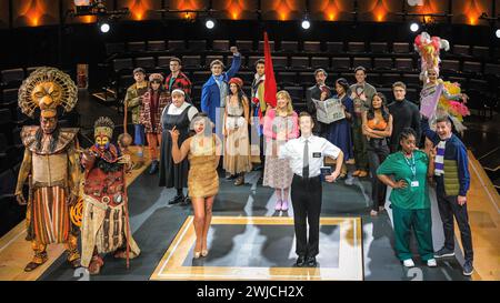 London, Großbritannien. Februar 2024. Die Stars des West End aus einigen der beliebtesten Shows und Musicals feiern die London Theatre Week im Soho Place. Die Initiative startet am 19. Februar um londontheatreweek.com Uhr und bietet Theaterfans die Möglichkeit, Shows in London mit Tickets ab 15, 25 oder 35 £ zu sehen. Quelle: Imageplotter/Alamy Live News Stockfoto
