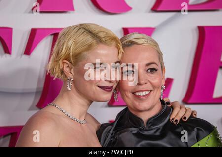 Jessie Buckley und Olivia Colman nehmen an der europäischen Premiere von „Wicked Little Letters“ am Odeon Luxe Leicester Square in London Teil. Stockfoto