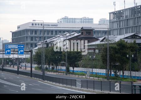 Tokio, Japan; 1. Oktober 2023: Eleganter und moderner Fischmarkt ab Toyosu in Tokio. Stockfoto