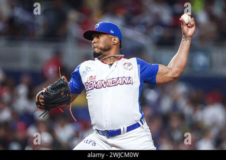 MIAMI, FLORIDA - 1. FEBRUAR: Fernando Abad Pitcher Relief von Tigres del Licey aus der Dominikanischen Republik während eines Spiels zwischen Venezuela und Dominikanische Republik im loanDepot Park als Teil der Serie del Caribe 2024 am 1. Februar 2024 in Miami, Florida. (Foto: Luis Gutierrez/Norte Photo) Stockfoto