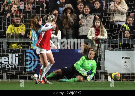 Dartford, Großbritannien. Februar 2024. Dartford, Kent, 14. Februar 2024: Torfeier für Alessia Russo (23 Arsenal) während des Continental Tyres League Cup Fußballspiels zwischen London City Lionesses und Arsenal im Princes Park in Dartford, England. (James Whitehead/SPP) Credit: SPP Sport Press Photo. /Alamy Live News Stockfoto