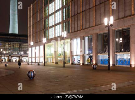 Lockdown, Deutschland wird abgeschaltet. Leerer Alexanderplatz, Berlin, 16.12.2020 Stockfoto