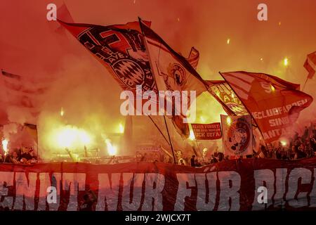 Rom, Italien. Februar 2024. Fans der Bayern beim Champions-League-Fußballspiel zwischen SS Lazio und FC Bayern München im Olimpico-Stadion in Rom (Italien), 14. Februar 2024. Quelle: Insidefoto di andrea staccioli/Alamy Live News Stockfoto