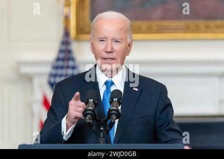 Washington, Vereinigte Staaten Von Amerika. Februar 2024. Washington, Vereinigte Staaten von Amerika. 13. Februar 2024. US-Präsident Joe Biden hält Bemerkungen zur Verabschiedung der parteiübergreifenden Zusatzvereinbarung durch den Senat, aus dem State Dining Room des Weißen Hauses, 13. Februar 2024 in Washington, DC Credit: Cameron Smith/White House Photo/Alamy Live News Stockfoto