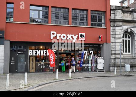 Ladenfront eines belgischen Proxy-Supermarktes Stockfoto