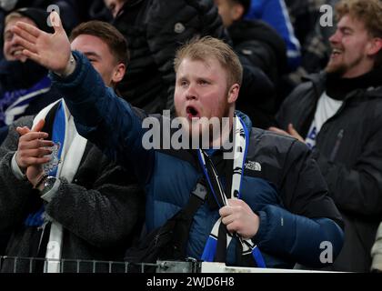 Kopenhagen, Dänemark. Februar 2024. Ein FC Kopenhagen Fan feiert beim UEFA Champions League Spiel in Telia Parken in Kopenhagen. Der Bildnachweis sollte lauten: Paul Terry/Sportimage Credit: Sportimage Ltd/Alamy Live News Stockfoto
