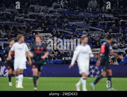 Kopenhagen, Dänemark. Februar 2024. Die Fans des FC Kopenhagen schwenken ihre Tücher während des Spiels der UEFA Champions League in Telia Parken, Kopenhagen. Der Bildnachweis sollte lauten: Paul Terry/Sportimage Credit: Sportimage Ltd/Alamy Live News Stockfoto