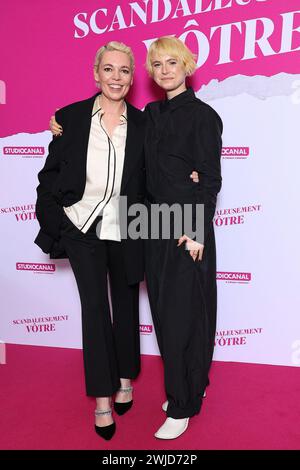 Paris, Frankreich. Februar 2024. Olivia Colman und Jessie Buckley nahmen am 14. Februar 2024 an der Pariser Filmpremiere „Wicked Little Letters – Scandaleusement Votre“ im Drugstore Publicis Cinema in Paris Teil. Foto: Nasser Berzane/ABACAPRESS.COM Credit: Abaca Press/Alamy Live News Stockfoto