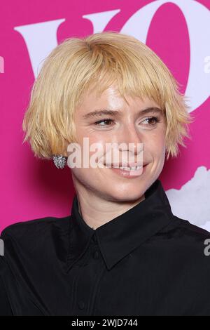 Paris, Frankreich. Februar 2024. Olivia Colman nimmt am 14. Februar 2024 an der Pariser Filmpremiere „Wicked Little Letters – Scandaleusement Votre“ im Drugstore Publicis Cinema in Paris Teil. Foto: Nasser Berzane/ABACAPRESS.COM Credit: Abaca Press/Alamy Live News Stockfoto