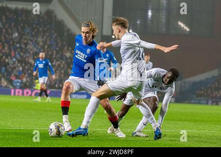 Glasgow, Großbritannien. Februar 2024. Rangers FC spielt Ross County im Ibrox Stadium, Glasgow, Schottland, in einem neu arrangierten Spiel, das am 27. Dezember 2023 wegen Schnee verschoben wurde. Die Rangers liegen derzeit 3 Punkte hinter dem Celtic FC, der an der Spitze der Scottish League steht, und ein Sieg der Rangers mit 3 oder mehr Toren würde sie auf den ersten Platz bringen. Quelle: Findlay/Alamy Live News Stockfoto