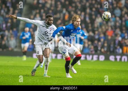 Glasgow, Großbritannien. Februar 2024. Rangers FC spielt Ross County im Ibrox Stadium, Glasgow, Schottland, in einem neu arrangierten Spiel, das am 27. Dezember 2023 wegen Schnee verschoben wurde. Die Rangers liegen derzeit 3 Punkte hinter dem Celtic FC, der an der Spitze der Scottish League steht, und ein Sieg der Rangers mit 3 oder mehr Toren würde sie auf den ersten Platz bringen. Quelle: Findlay/Alamy Live News Stockfoto