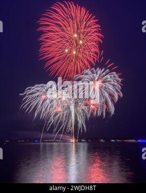 Feuerwerk am Canada Day entlang der St. Lawrence River Stockfoto