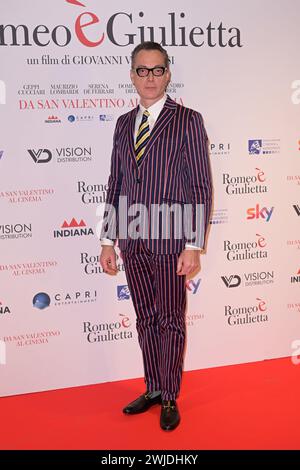 Rom, Italien. Februar 2024. Maurizio Lombardi besucht den roten Teppich des Films „Romeo è Giulietta“ im Space Cinema Moderno. Quelle: SOPA Images Limited/Alamy Live News Stockfoto